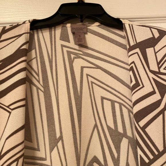 Easy wear by Chico’s woman’s top, size Chico’s 3, dark taupe & white - Picture 6 of 10